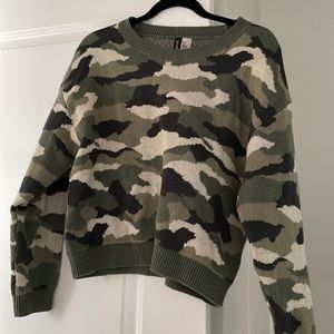 H&M cropped fit camo sweater size L (fits like a medium)